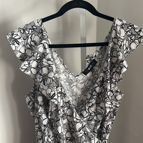 ELOQUII Plus Size Floral Gray and White Flutter Ruffle Sleeve Wrap Dress Sz 22 - Picture 7 of 8